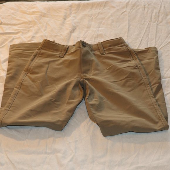 **SOLD**. Boys Under Armour Golf Pants - Picture 5 of 8